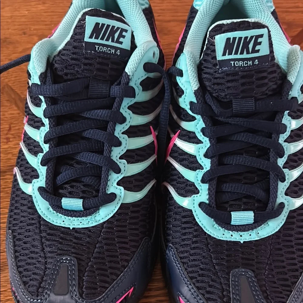 Nike Blue and Pink Athletic Shoes with Cushioned Sole - Picture 11 of 11